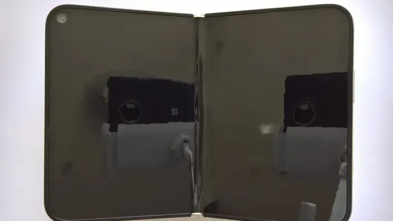 Apple випустила iPhone Duo: чим відрізняється складаний смартфон від iPhone 18 Pro