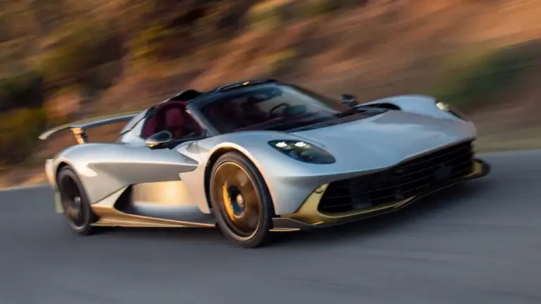 Aston Martin представила гібридний гіперкар Valhalla Spider