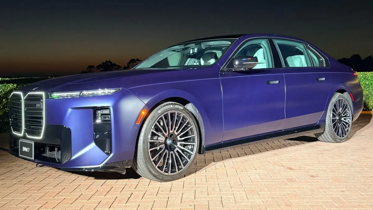 BMW анонсувала спортивний седан M760 xDrive із двигуном V-8 на 570 кінських сил