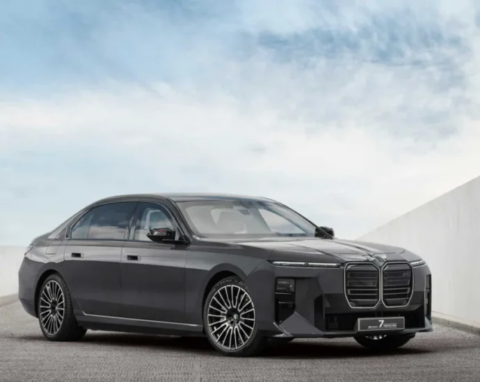 BMW представила концепт броньованого седана Concept 7 Protection