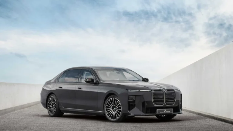 BMW представила концепт броньованого седана Concept 7 Protection BMW представила концепт броньованого седана Concept 7 Protection