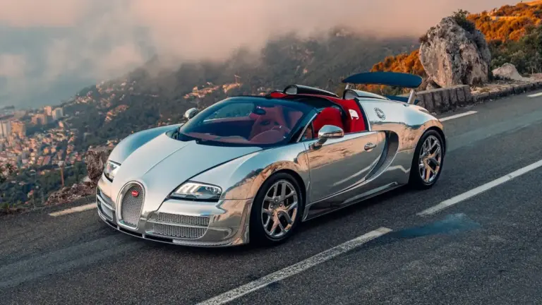 Bugatti відновила унікальний Veyron із дзеркальним кузовом Bugatti відновила унікальний Veyron із дзеркальним кузовом