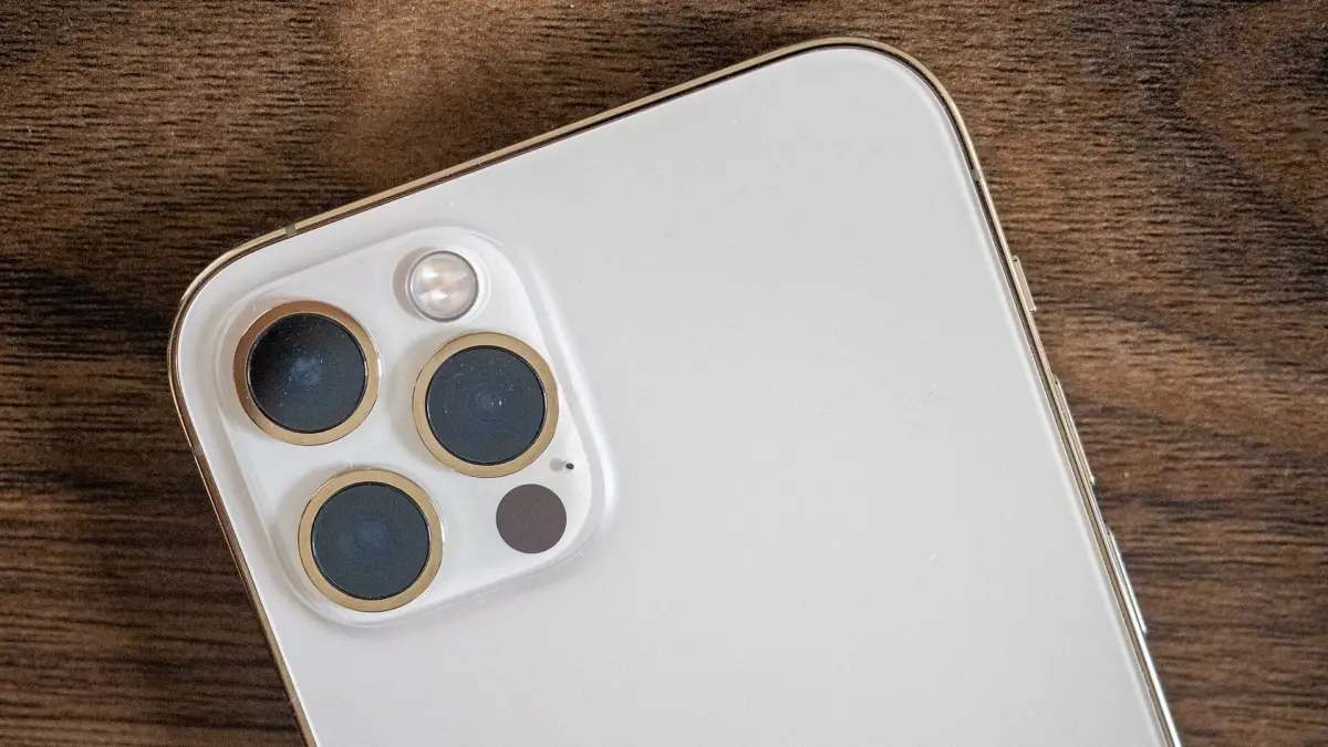 Частка iPhone у світових постачаннях сягнула рекордних 22% у третьому кварталі