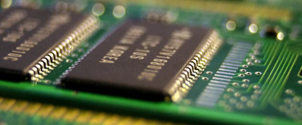 Через дефіцит пам'яті Intel та AMD повертають на ринок стару оперативку DDR4