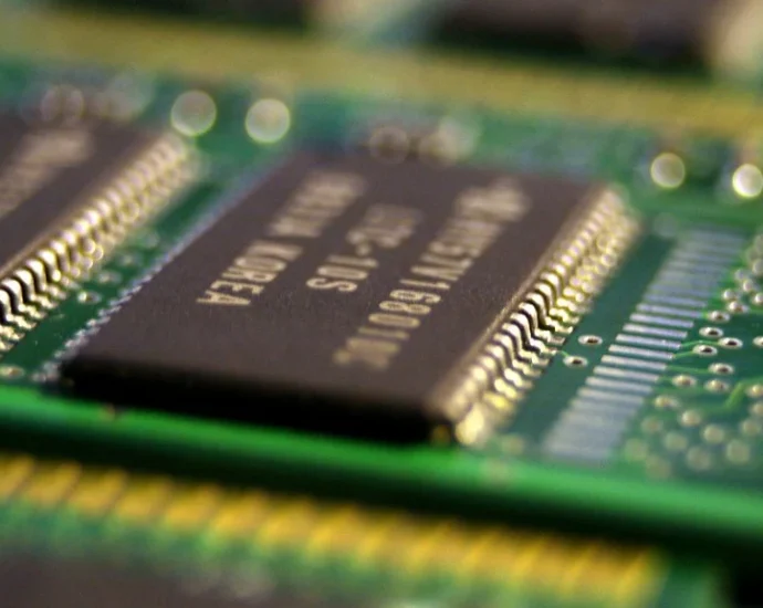 Через дефіцит пам'яті Intel та AMD повертають на ринок стару оперативку DDR4