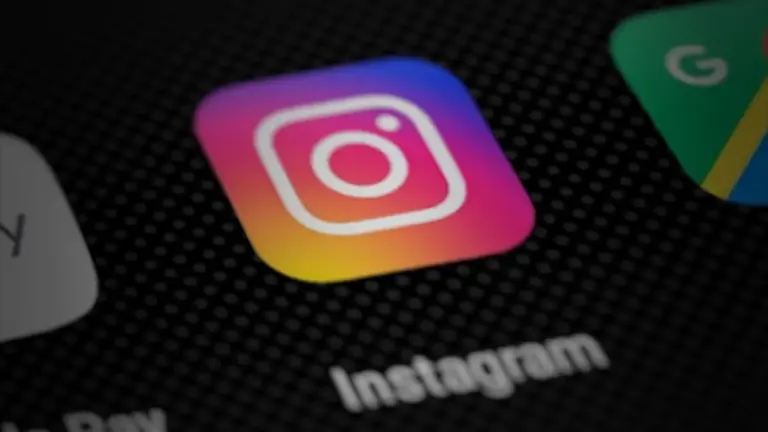 Фейковий ШІ-знімок акторки Міа Гоф набрав сотні тисяч лайків в Instagram Фейковий ШІ-знімок акторки Міа Гоф набрав сотні тисяч лайків в Instagram