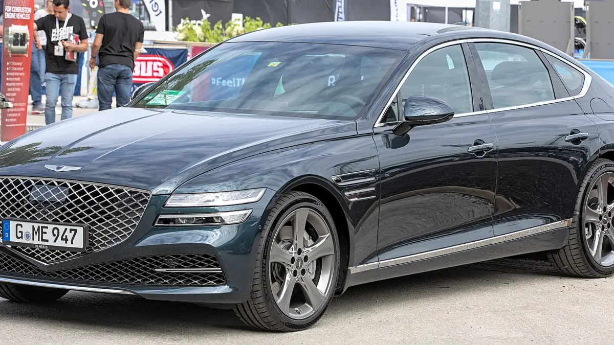 Genesis відкликає майже 95 тисяч седанів через ризик загоряння сидінь