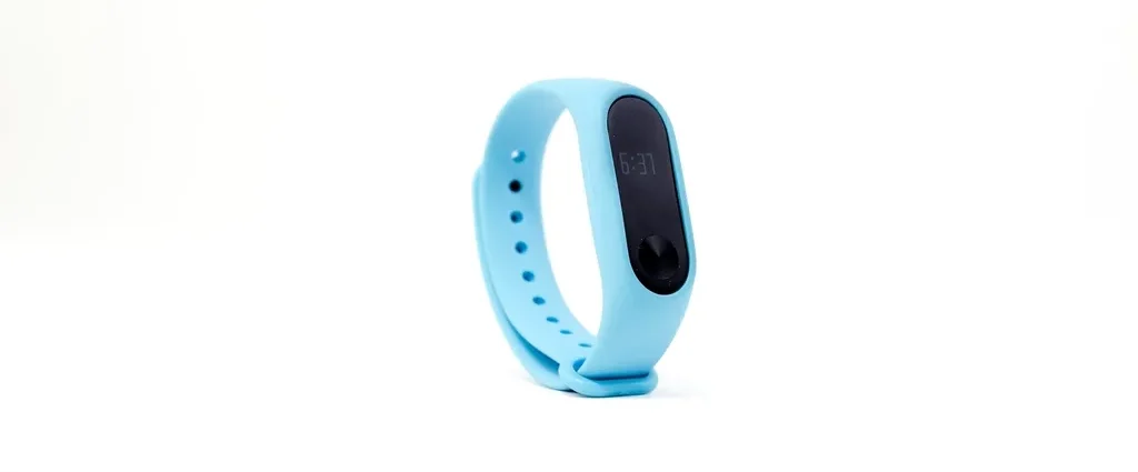 Google підтвердила реліз фітнес-трекера Fitbit Edge: презентація відбудеться 12 жовтня
