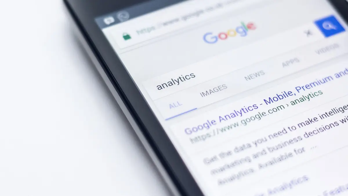 Google поступово поширює нові 3D-емодзі Noto на старіші смартфони