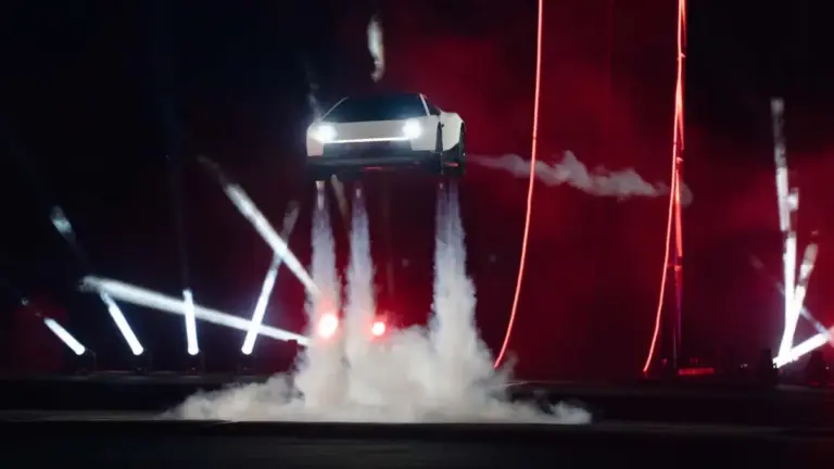 Ілон Маск пообіцяв «розумний» Tesla Roadster із підтримкою автономних трюків Ілон Маск пообіцяв «розумний» Tesla Roadster із підтримкою автономних трюків