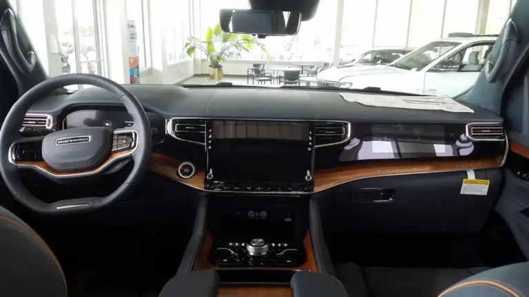 Jeep пропонує оновлений Grand Wagoneer із вбудованим металевим сейфом