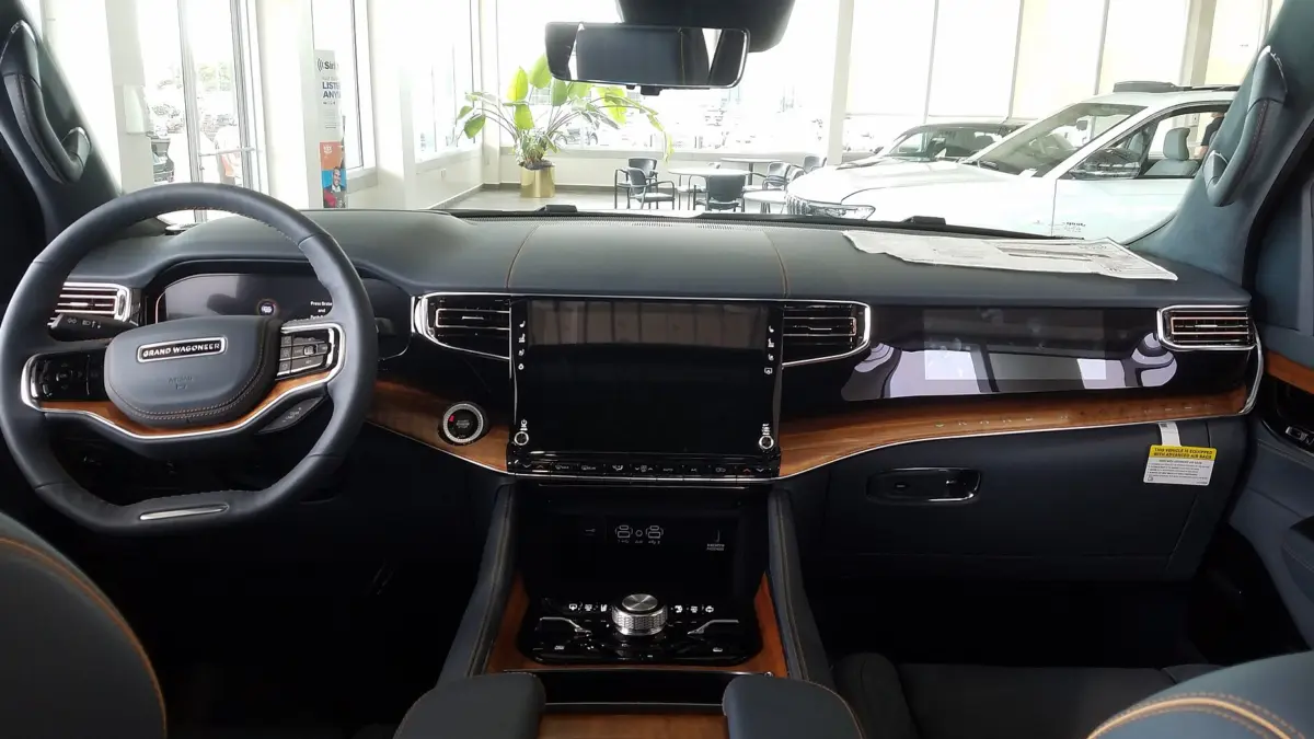 Jeep пропонує оновлений Grand Wagoneer із вбудованим металевим сейфом