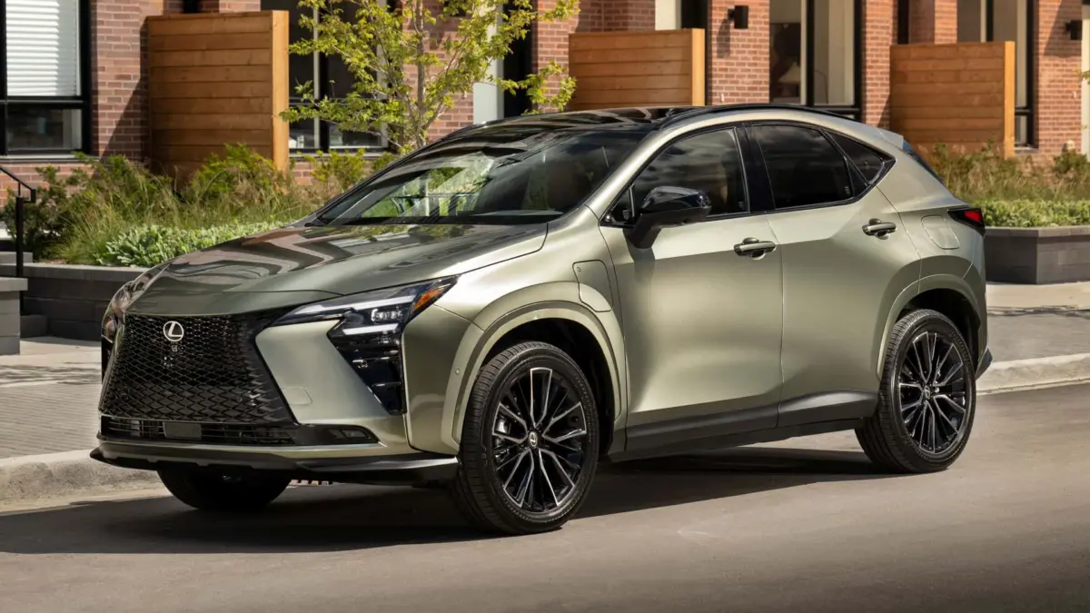 Lexus оновив кросовер NX: лише гібриди, швидка зарядка та NACS