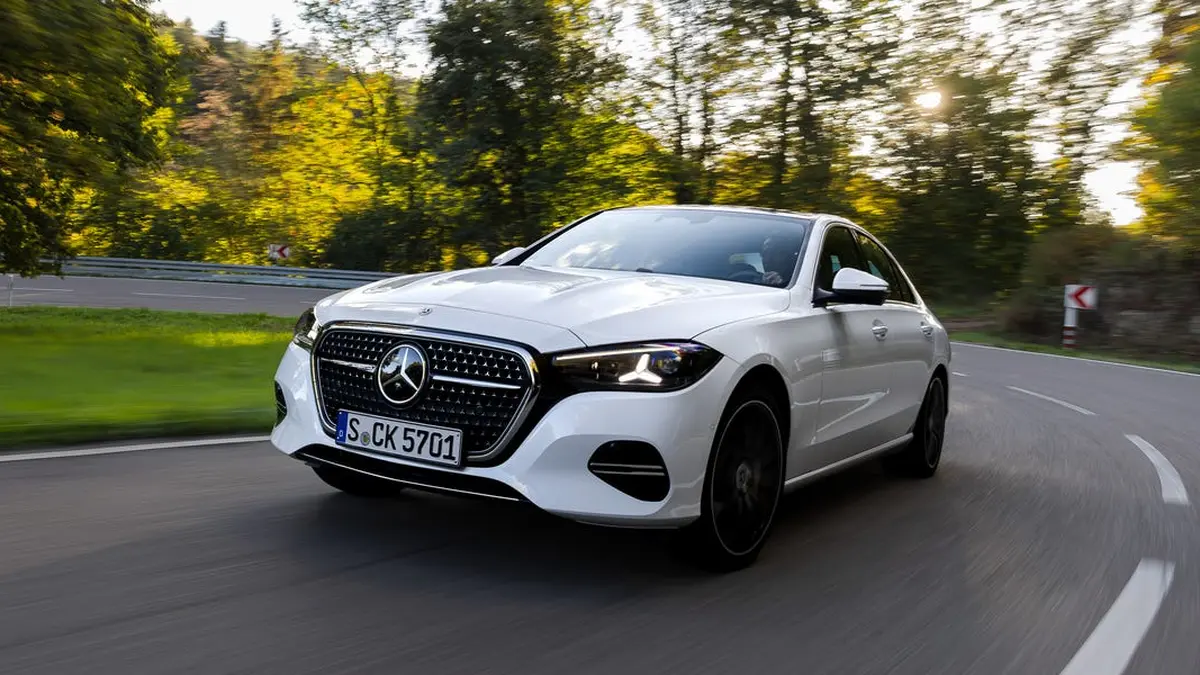 Mercedes-Benz показала оновлений седан C350 модельного року 2027