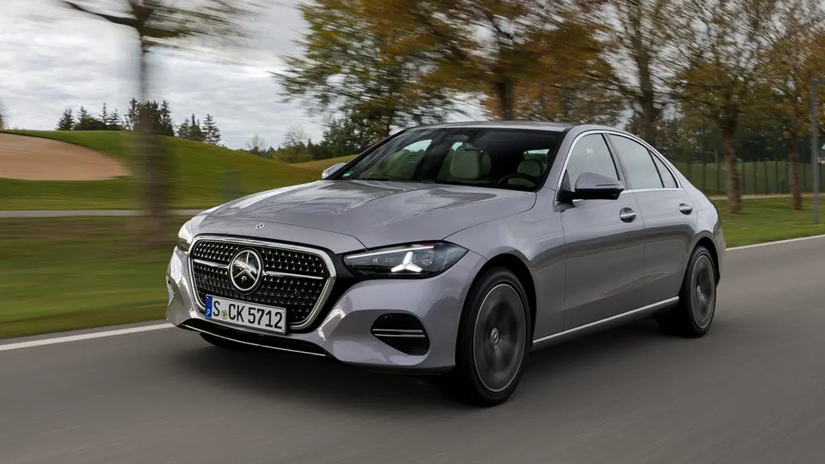 Mercedes-Benz презентувала оновлений седан C350 модельного ряду 2027 року