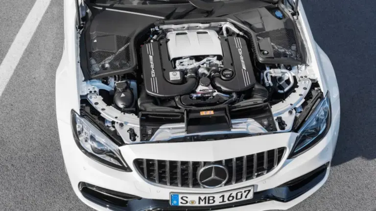 Mercedes визнала помилку з гібридами та натякнула на повернення V12 Mercedes визнала помилку з гібридами та натякнула на повернення V12