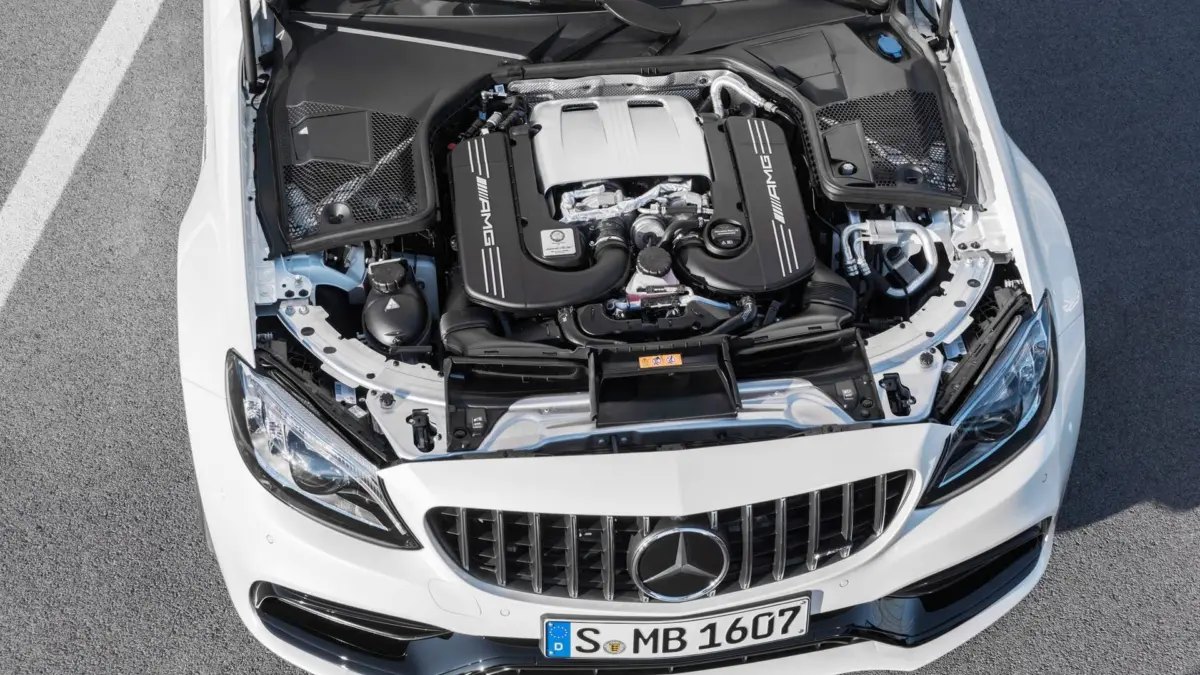Mercedes визнала помилку з гібридами та натякнула на повернення V12