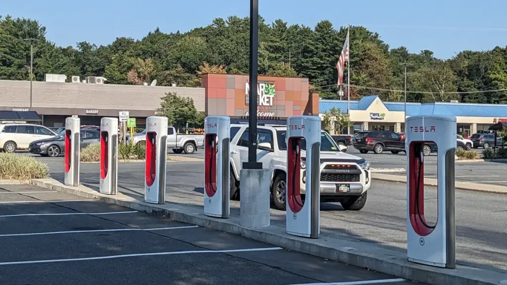 Мережа швидких зарядок у США перевищила 80 000 портів, але Tesla підняла ціни Мережа швидких зарядок у США перевищила 80 000 портів, але Tesla підняла ціни