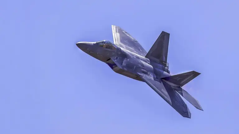Пілот F-22 успішно керував бойовим дроном Anduril у симульованому бою Пілот F-22 успішно керував бойовим дроном Anduril у симульованому бою