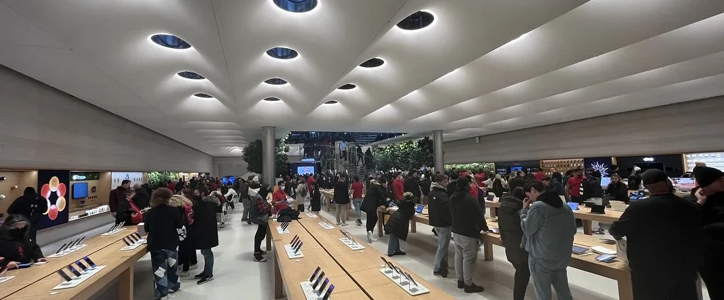 Покупці iPhone Duo в американських Apple Store отримають особливий сюрприз
