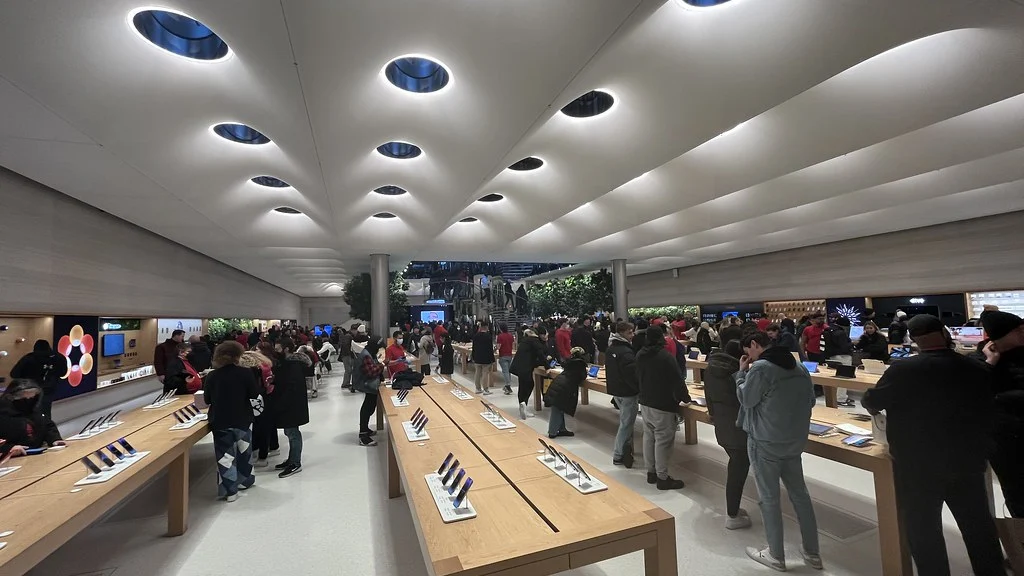 Покупці iPhone Duo в американських Apple Store отримають особливий сюрприз Покупці iPhone Duo в американських Apple Store отримають особливий сюрприз