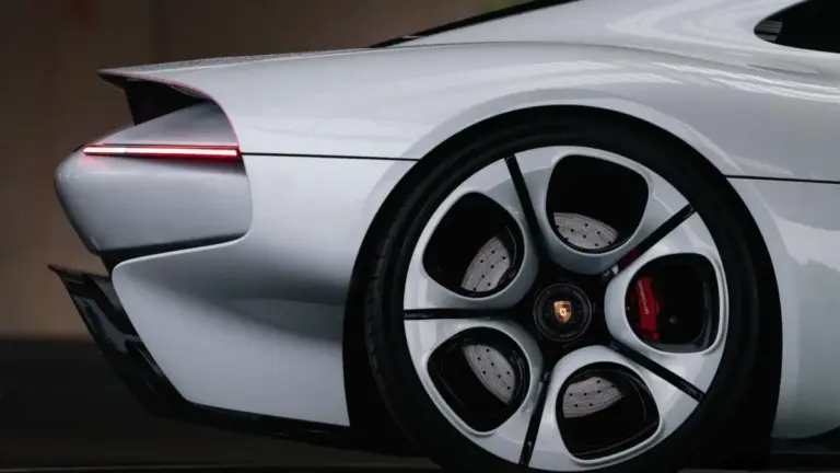 Porsche готує 15 унікальних авто та запускає дорогі реставрації Porsche готує 15 унікальних авто та запускає дорогі реставрації