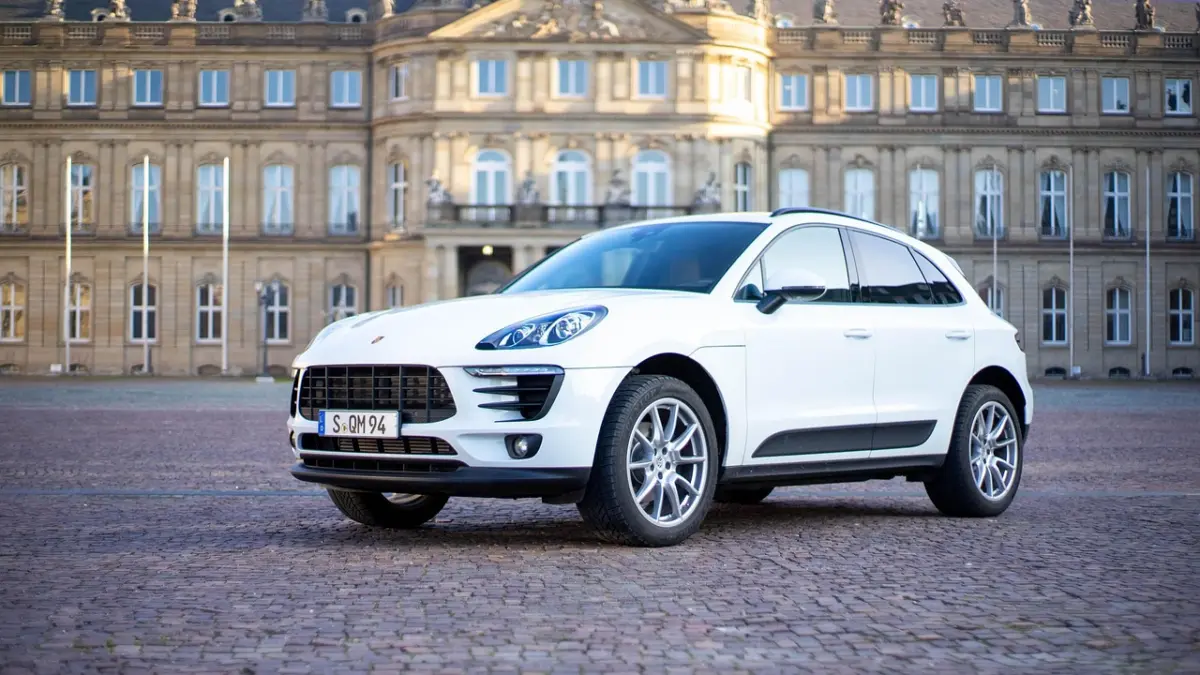 Porsche готує заміну для бензинового Macan у вигляді гібридного SUV