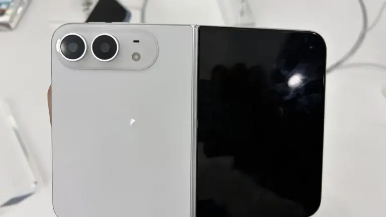 Ремонт внутрішнього екрана iPhone Duo коштуватиме $999 без страховки Ремонт внутрішнього екрана iPhone Duo коштуватиме $999 без страховки