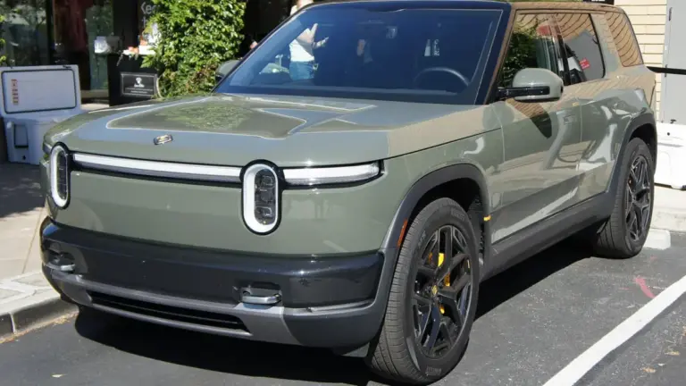 Rivian відзвітувала про успіх кросовера R2 та зростання доходів