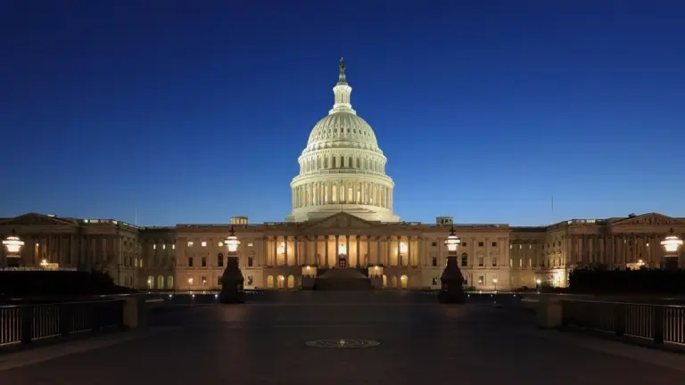 Сенатори звинуватили владу США в незаконному стеженні за громадянами