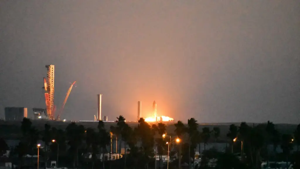 SpaceX завершила ключові вогневі випробування перед місією Starship Flight 15 SpaceX завершила ключові вогневі випробування перед місією Starship Flight 15