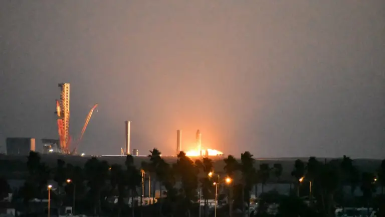 SpaceX завершила ключові вогневі випробування перед місією Starship Flight 15 SpaceX завершила ключові вогневі випробування перед місією Starship Flight 15