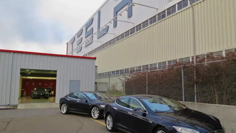 Tesla готує повернення американських Model 3 на ринок Канади Tesla готує повернення американських Model 3 на ринок Канади