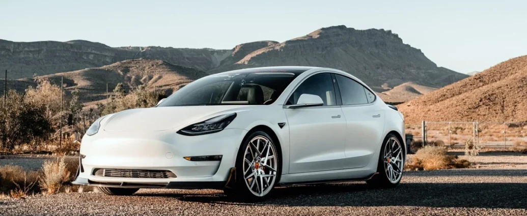 Tesla перейменувала «Full Self-Driving» у Європі через тиск регуляторів