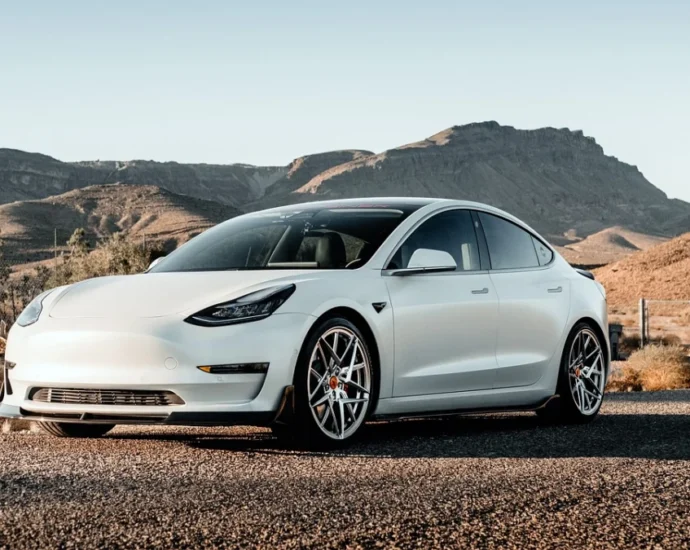 Tesla перейменувала «Full Self-Driving» у Європі через тиск регуляторів