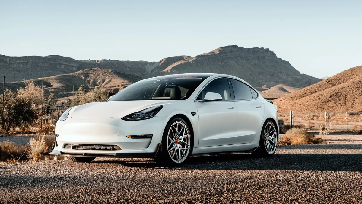 Tesla перейменувала «Full Self-Driving» у Європі через тиск регуляторів