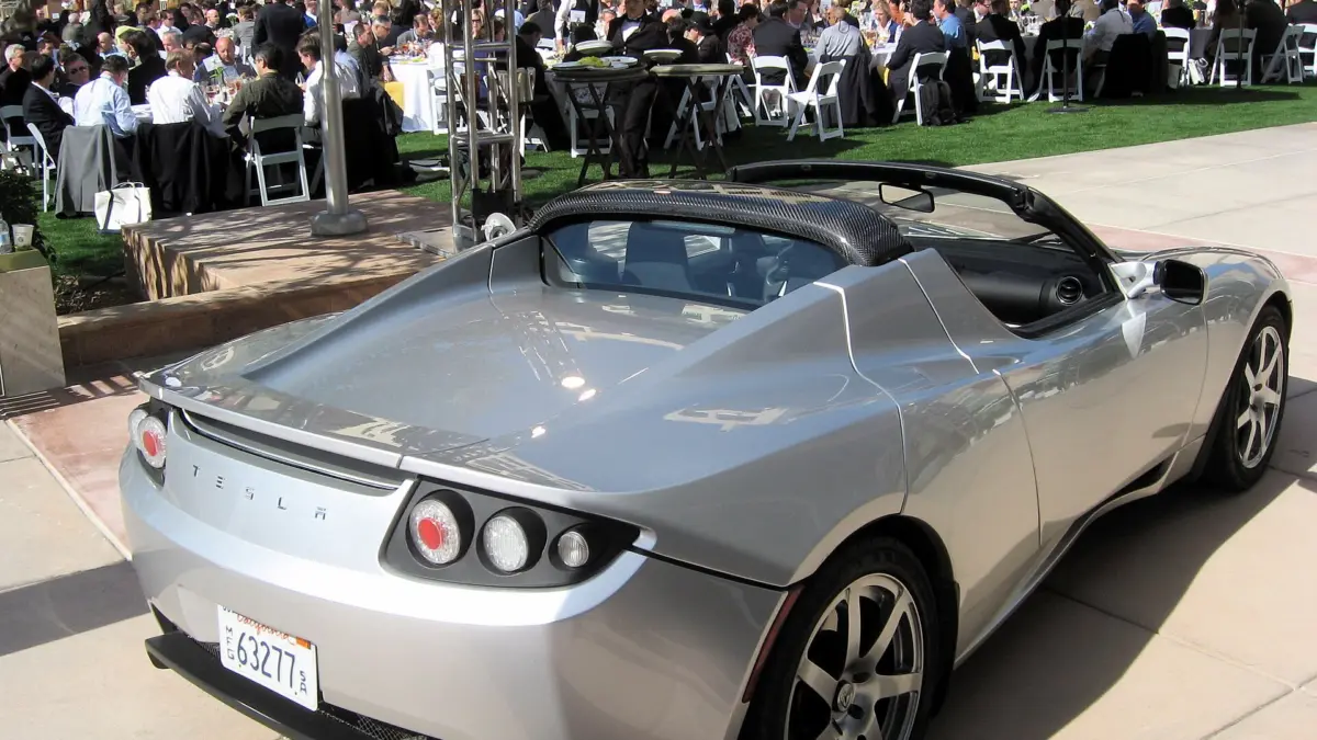 Tesla представила новий Roadster: чи заслуговує він на свою назву