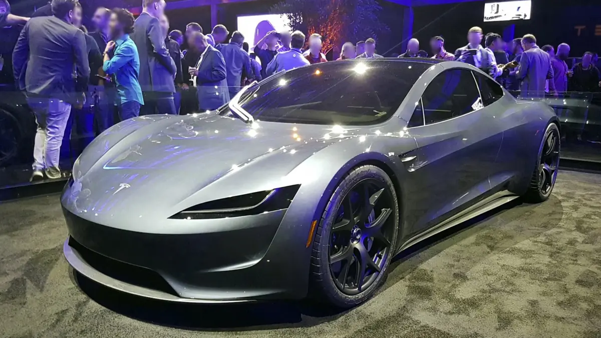 Tesla Roadster стане останньою машиною компанії з ручним керуванням