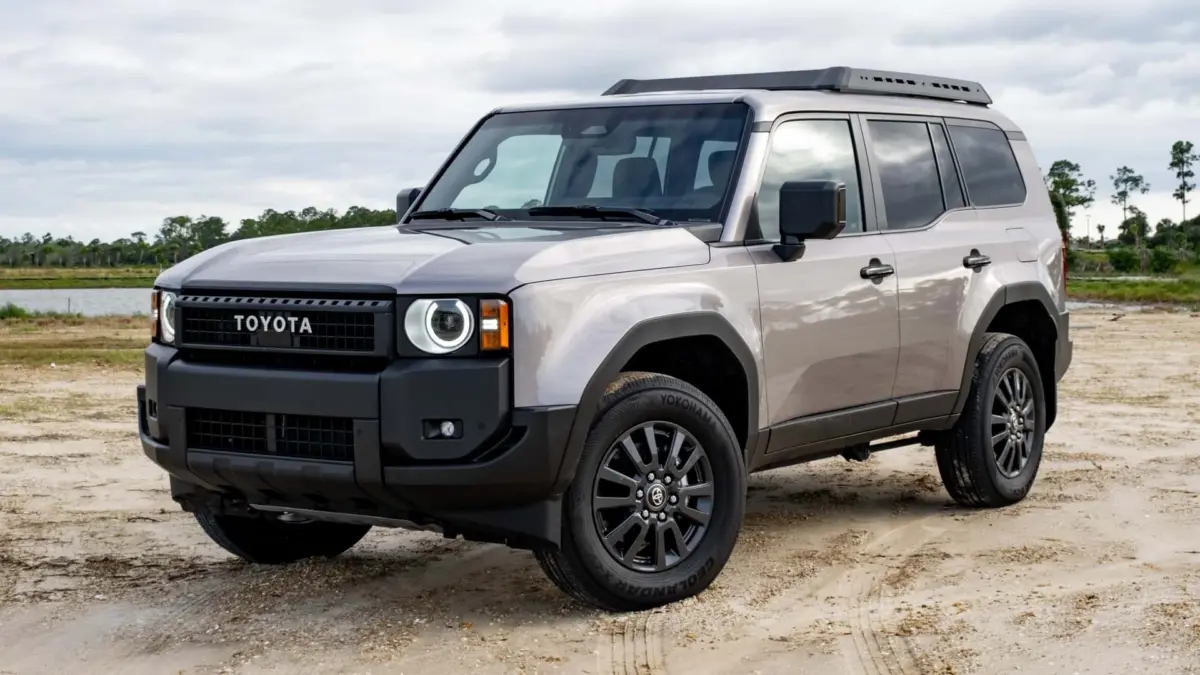 Toyota відкликає понад 105 000 позашляховиків через ризик витоку пального
