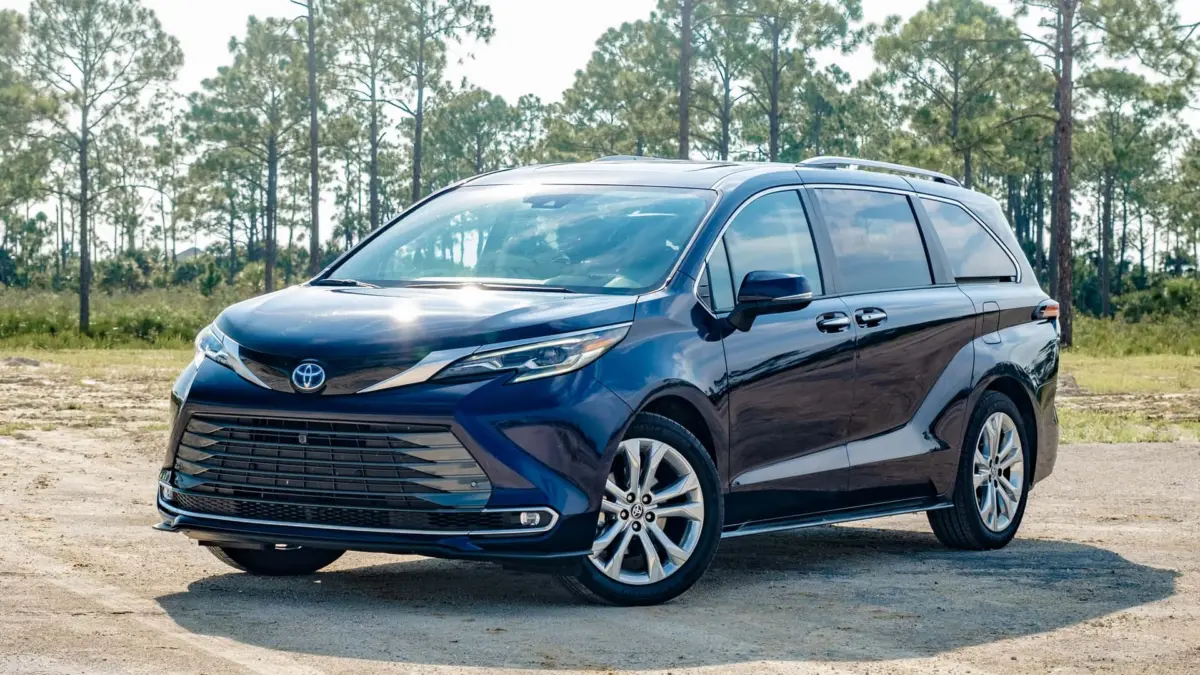 Toyota відкликає понад 228 тисяч мінівенів Sienna через проблеми з кріслами