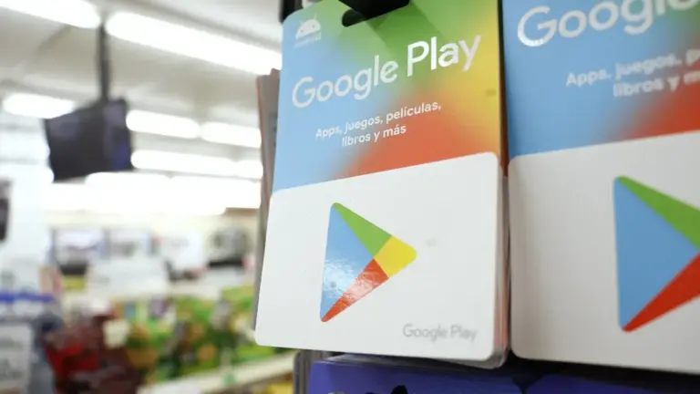 У Google Play понад місяць провисів фальшивий WhatsApp із 500k завантажень У Google Play понад місяць провисів фальшивий WhatsApp із 500k завантажень