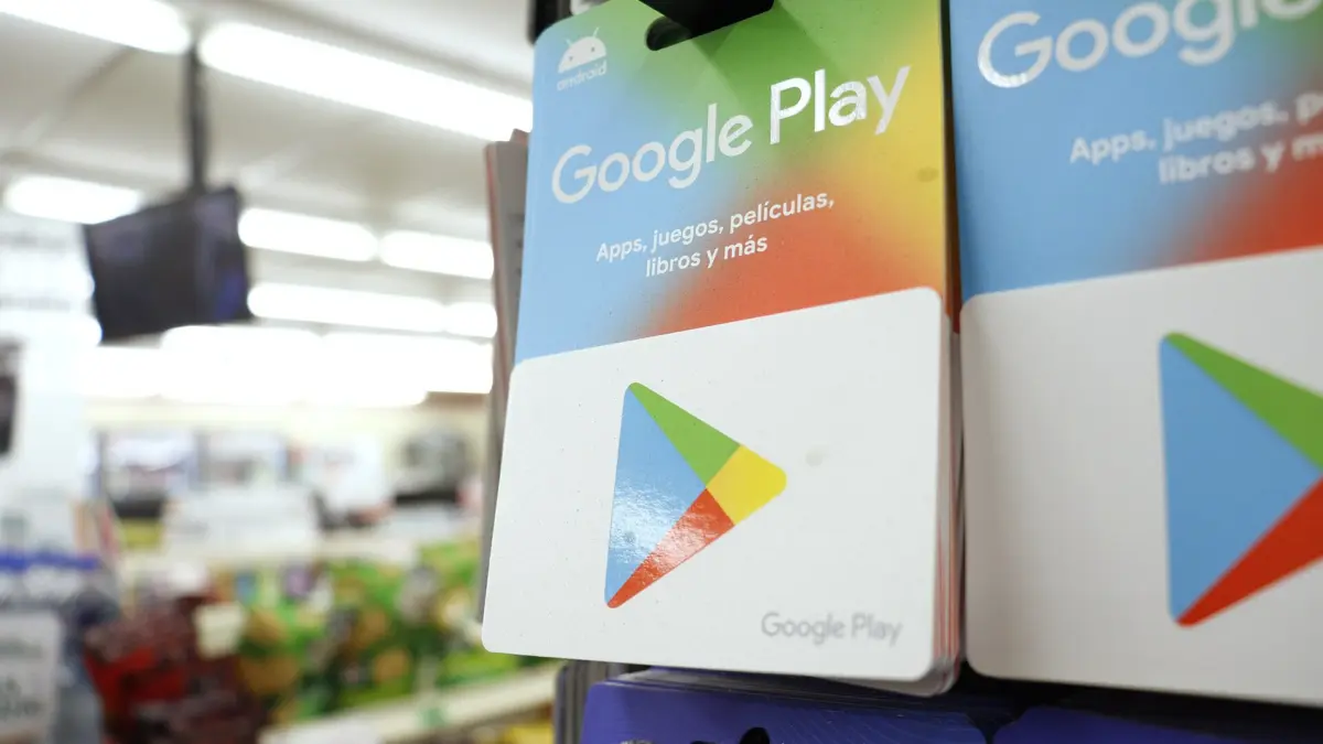 У Google Play понад місяць провисів фальшивий WhatsApp із 500k завантажень
