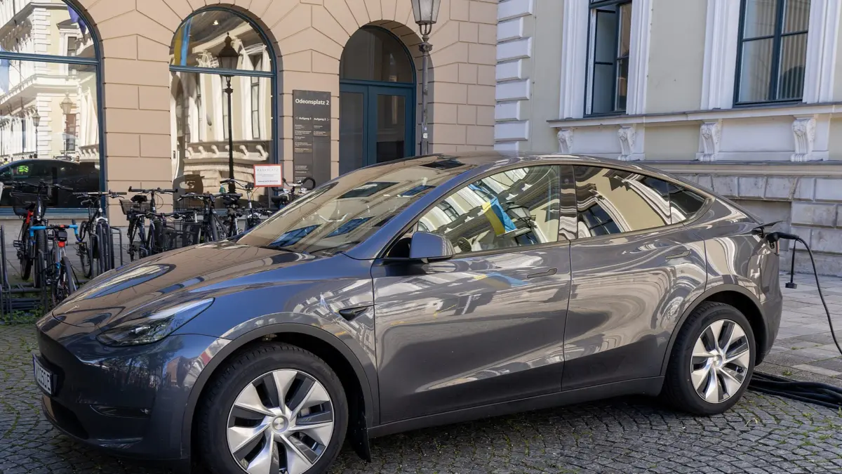 У Південній Кореї поліція затримала власників Tesla за злом систем FSD