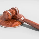 У США блогера визнали винним у домаганні через відверті меми зі Шреком, надіслані сенатору