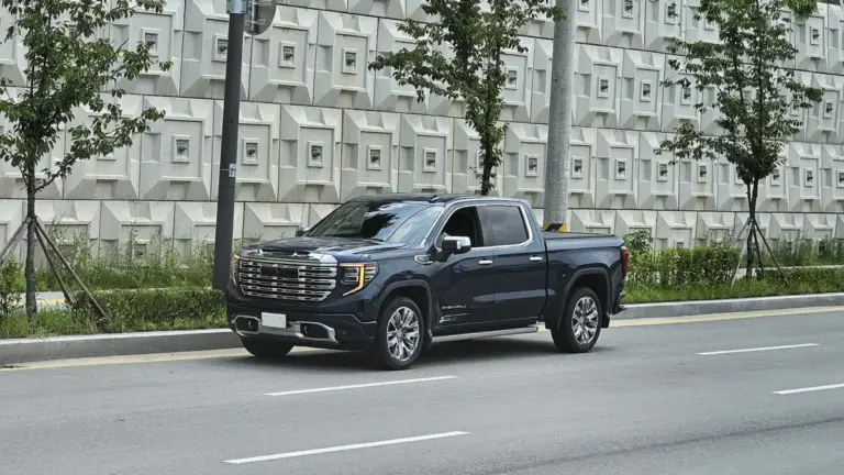 У США почали розслідування проти понад 535 тисяч пікапів GMC через деталі, що відлітають на ходу
