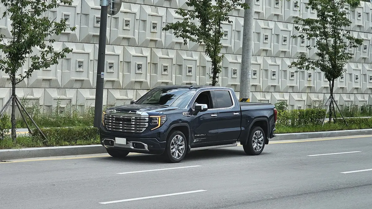 У США почали розслідування проти понад 535 тисяч пікапів GMC через деталі, що відлітають на ходу