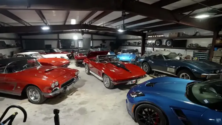 У Техасі знайшли колекцію класичних Chevrolet Corvette У Техасі знайшли колекцію класичних Chevrolet Corvette