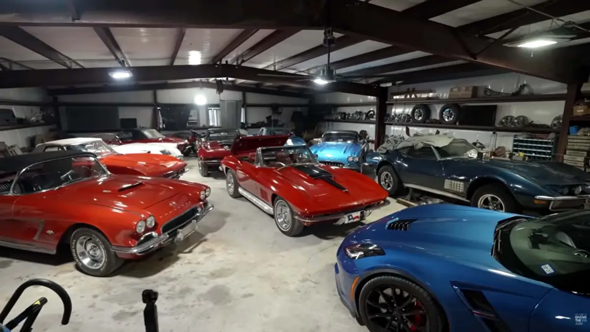 У Техасі знайшли колекцію класичних Chevrolet Corvette