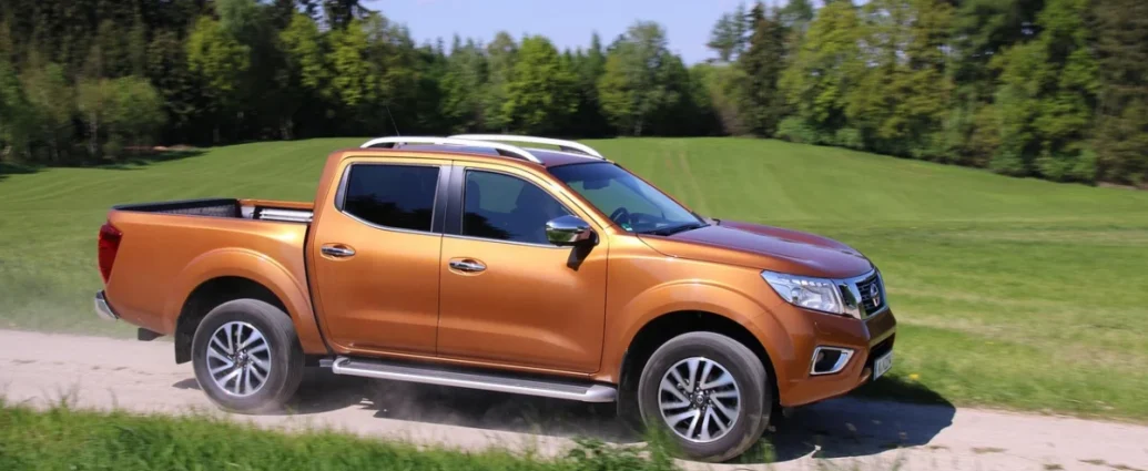 Великі пікапи та фургони провалили нові тести на безпеку від IIHS