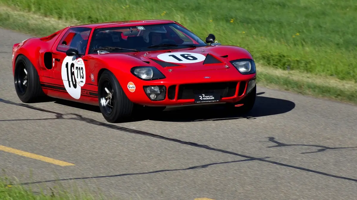 Відомий автомобільний блогер Даг ДеМуро продає свій суперкар Ford GT